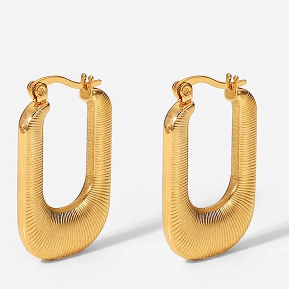 Waterproof chunky threaded U- shaped hoop earrings - Picture 5 of 5